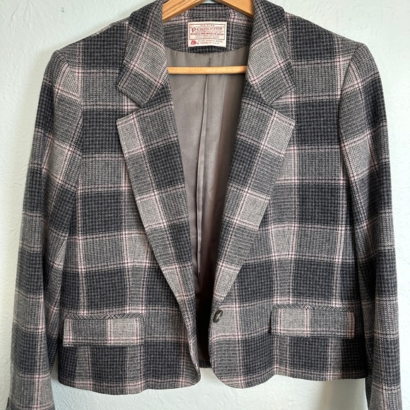Pendleton Jackets & Blazers - Pendleton Women's Blazer in Pink and Gray Plaid Size 6 Petite Vintage